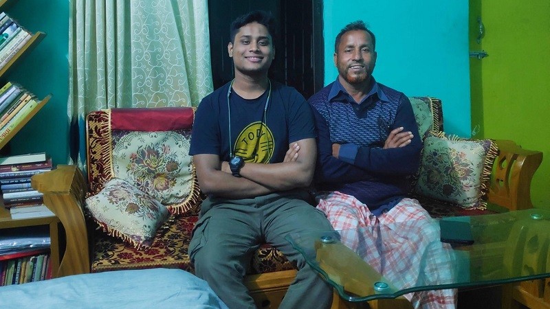 বাবাকে নিয়ে ফেসবুকে লেখা পুরোনো পোস্ট শেয়ার করলেন হাসনাত আব্দুল্লাহ